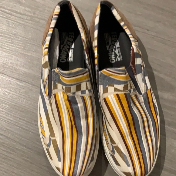 Display shoes
